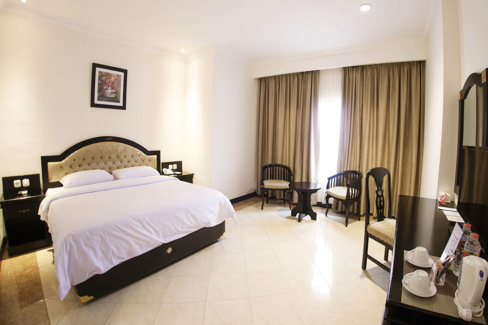 Hotel Sutomo Makassar Exteriör bild