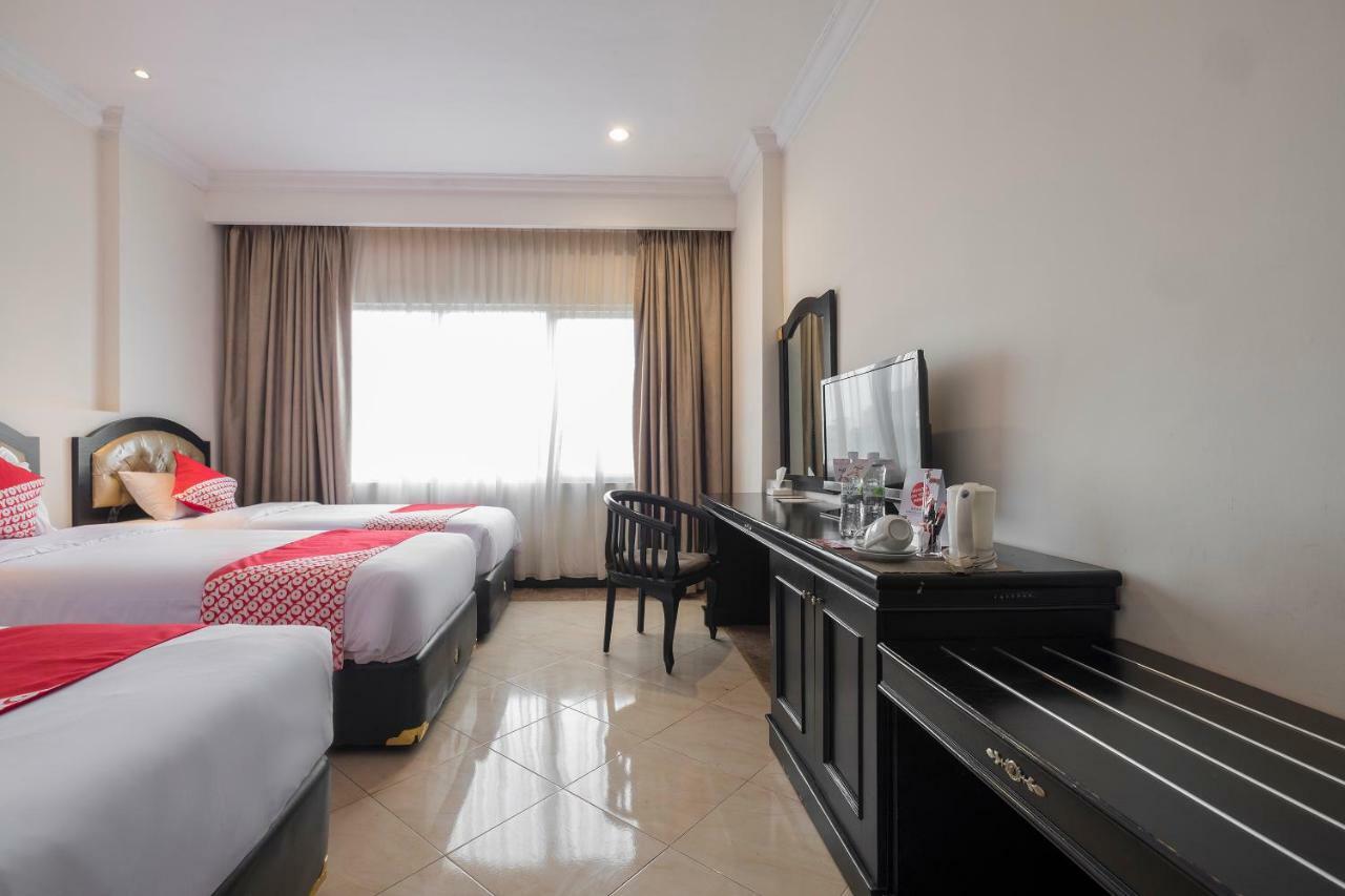 Hotel Sutomo Makassar Exteriör bild